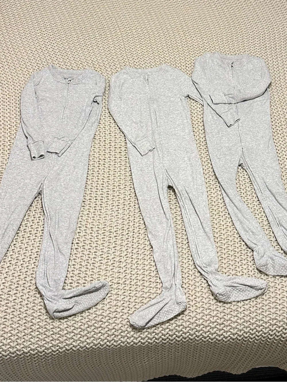 Old Navy Light Gray Footed Toddler Pajama onesies (3-Pack Style)